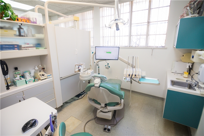 A second treatment room with digital imaging